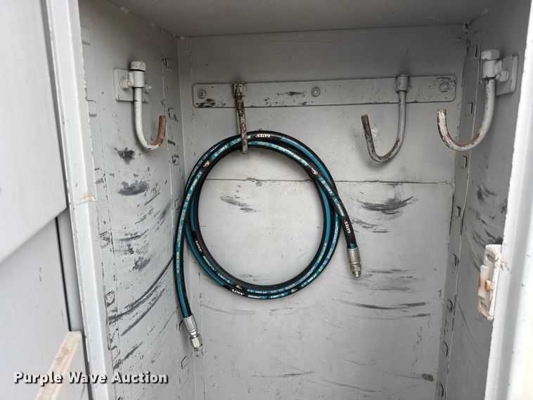 image for item ET1928 1991 Ford F800 digger derrick truck