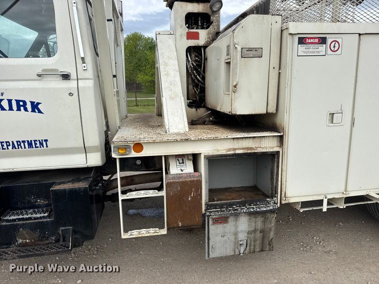 image for item ET1928 1991 Ford F800 digger derrick truck