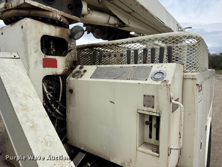 image for item ET1928 1991 Ford F800 digger derrick truck