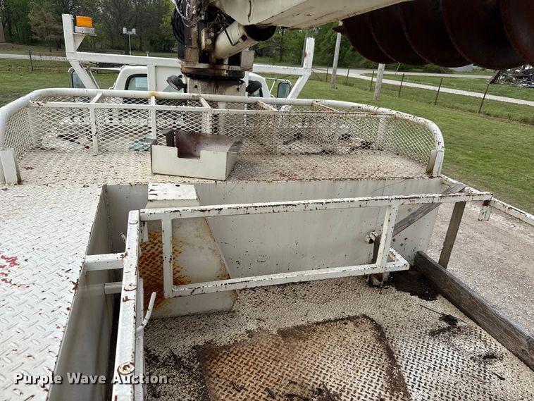 image for item ET1928 1991 Ford F800 digger derrick truck