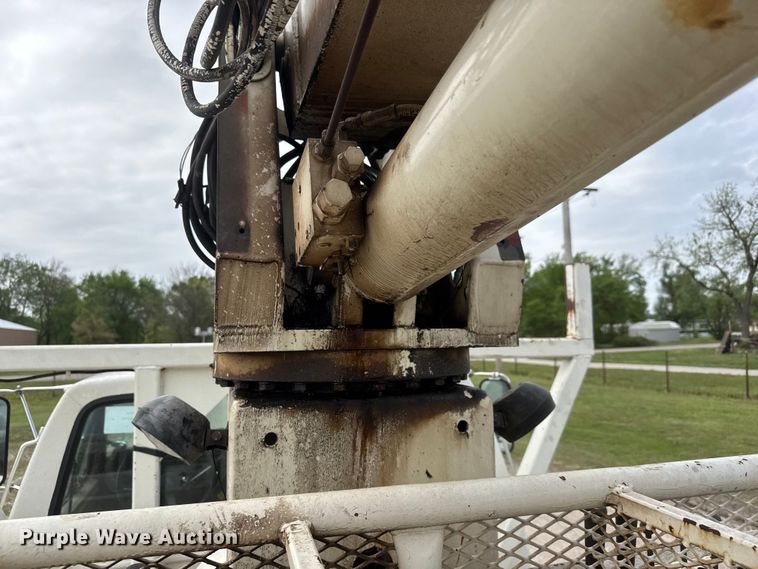 image for item ET1928 1991 Ford F800 digger derrick truck