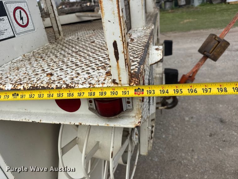 image for item ET1928 1991 Ford F800 digger derrick truck