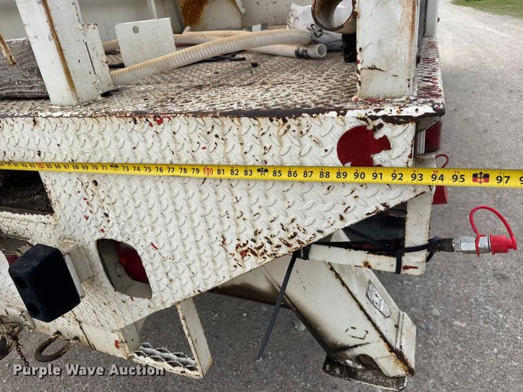 image for item ET1928 1991 Ford F800 digger derrick truck