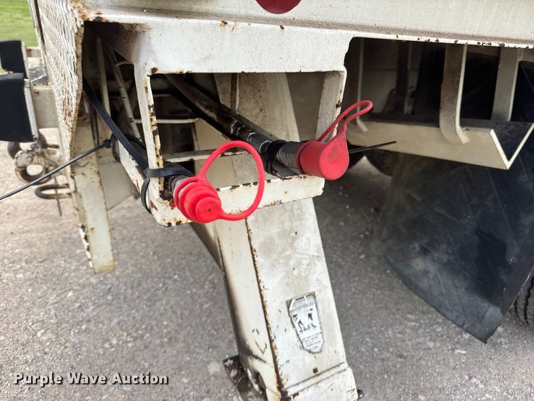 image for item ET1928 1991 Ford F800 digger derrick truck