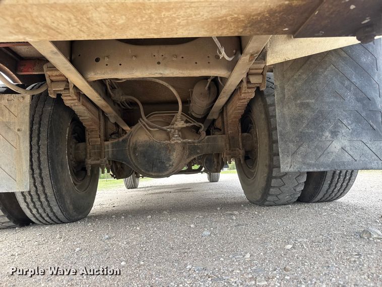 image for item ET1928 1991 Ford F800 digger derrick truck