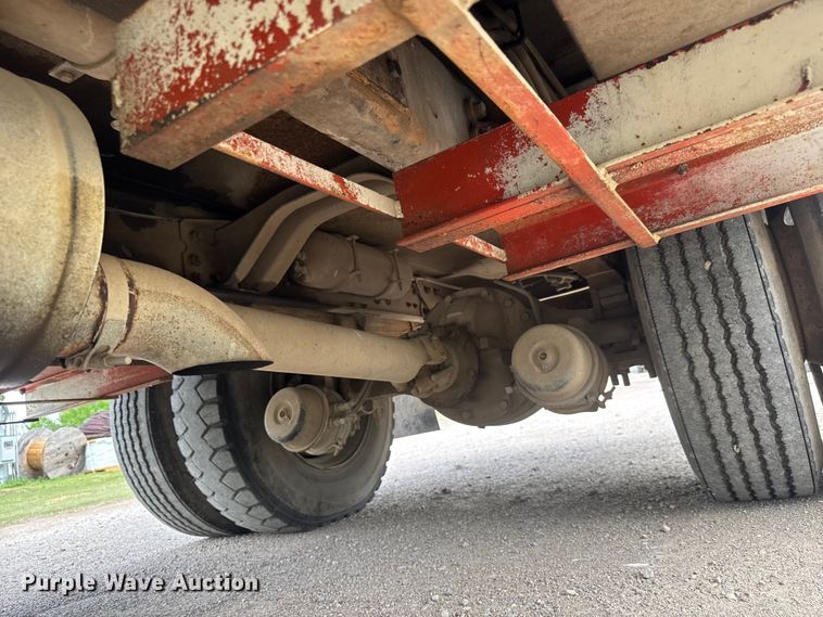 image for item ET1928 1991 Ford F800 digger derrick truck