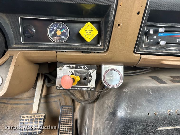 image for item ET1928 1991 Ford F800 digger derrick truck