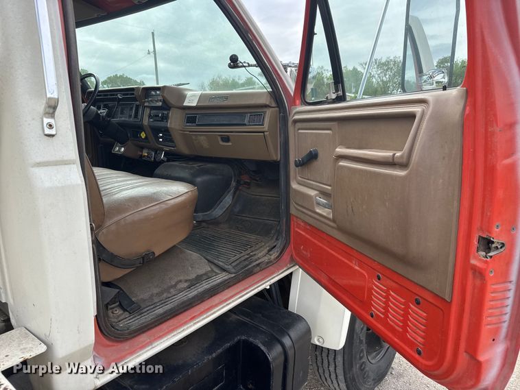 image for item ET1928 1991 Ford F800 digger derrick truck