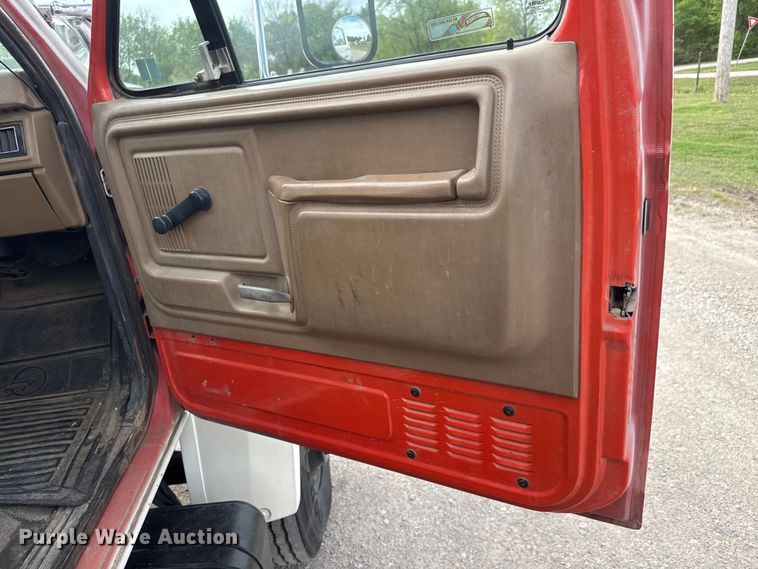 image for item ET1928 1991 Ford F800 digger derrick truck