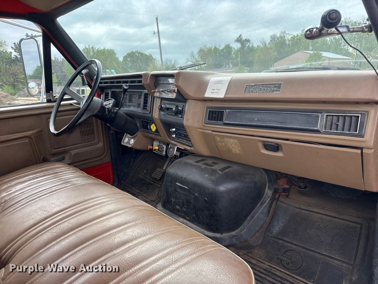 image for item ET1928 1991 Ford F800 digger derrick truck