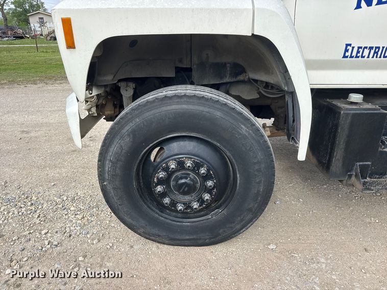 image for item ET1928 1991 Ford F800 digger derrick truck