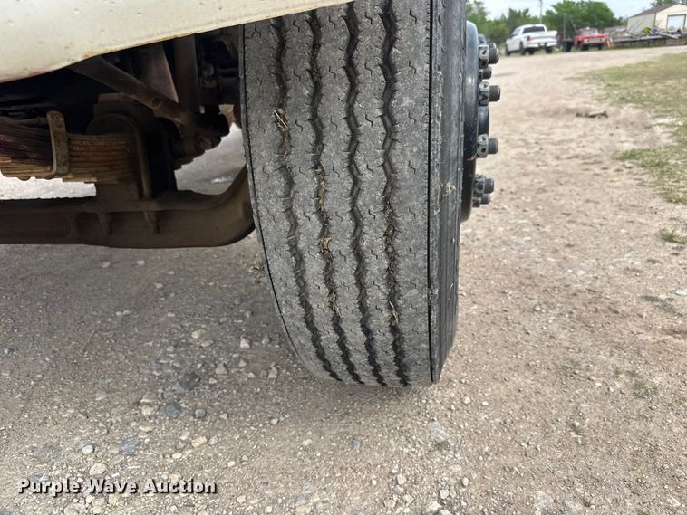 image for item ET1928 1991 Ford F800 digger derrick truck