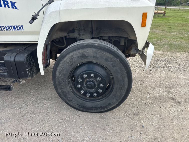 image for item ET1928 1991 Ford F800 digger derrick truck