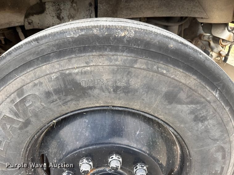 image for item ET1928 1991 Ford F800 digger derrick truck