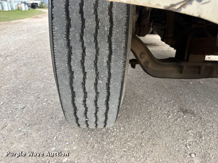 image for item ET1928 1991 Ford F800 digger derrick truck