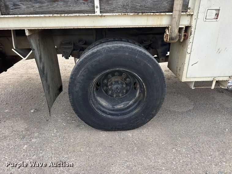 image for item ET1928 1991 Ford F800 digger derrick truck