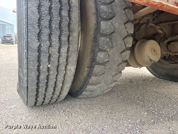 image for item ET1928 1991 Ford F800 digger derrick truck