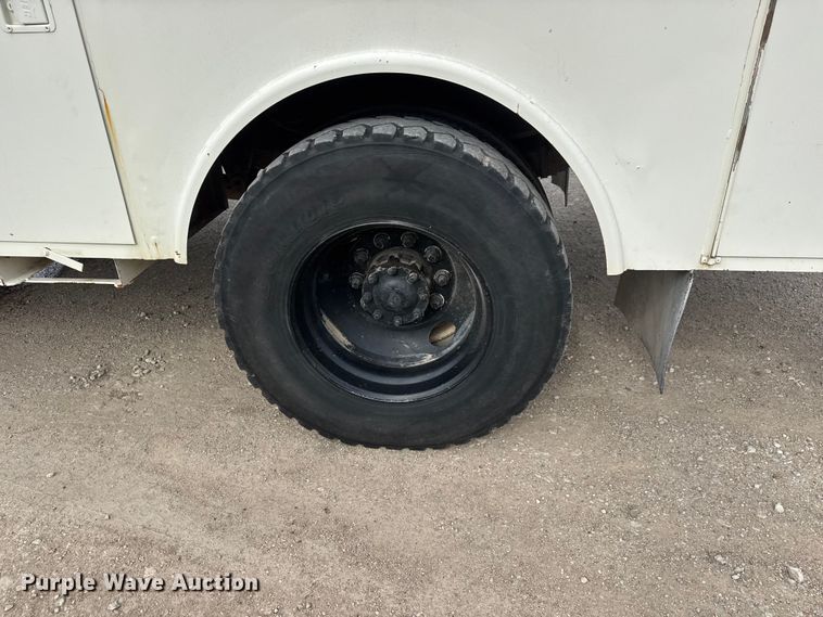 image for item ET1928 1991 Ford F800 digger derrick truck