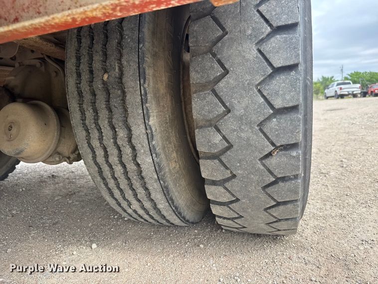 image for item ET1928 1991 Ford F800 digger derrick truck