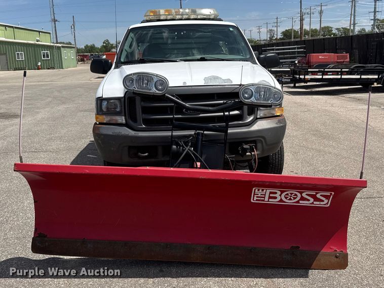 image for item ET1976 2003 Ford F250 Super Duty Ext. Cab flatbed pickup truck