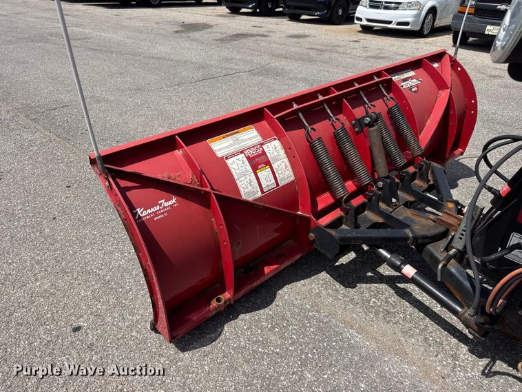 image for item ET1976 2003 Ford F250 Super Duty Ext. Cab flatbed pickup truck