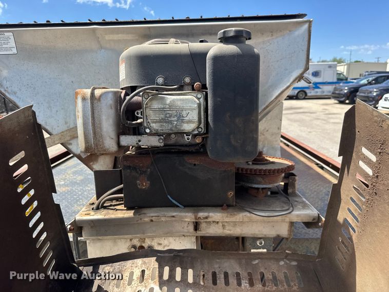 image for item ET1976 2003 Ford F250 Super Duty Ext. Cab flatbed pickup truck