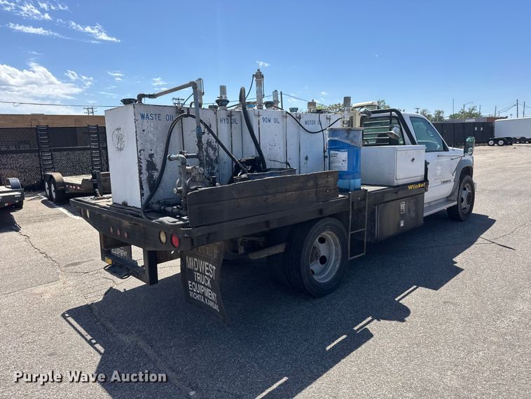 image for item ET1977 1997 Chevrolet C3500 flatbed pickup truck