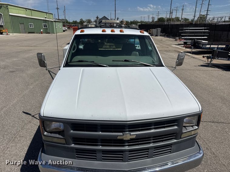 image for item ET1977 1997 Chevrolet C3500 flatbed pickup truck