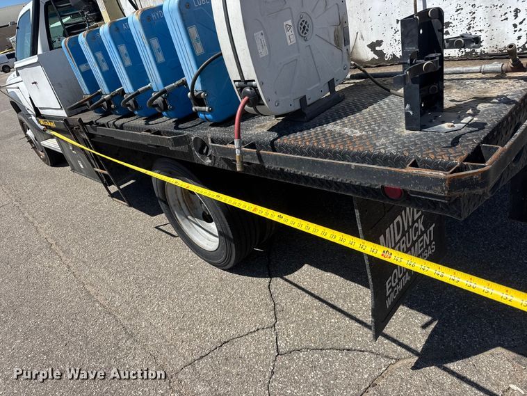 image for item ET1977 1997 Chevrolet C3500 flatbed pickup truck