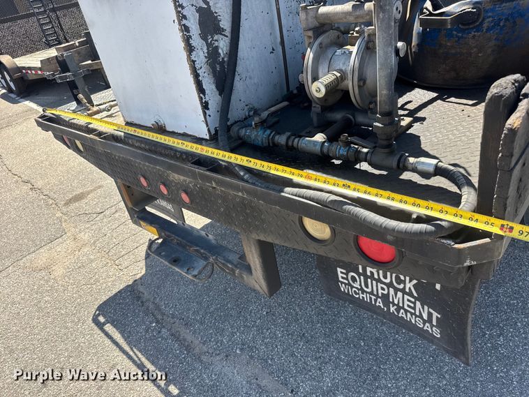 image for item ET1977 1997 Chevrolet C3500 flatbed pickup truck