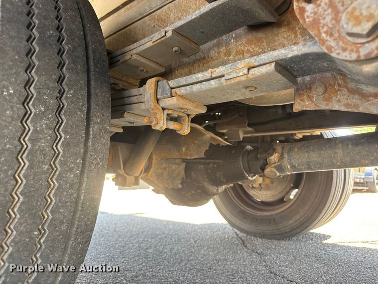 image for item ET1977 1997 Chevrolet C3500 flatbed pickup truck