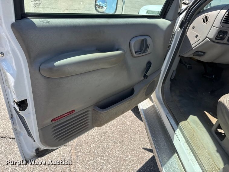 image for item ET1977 1997 Chevrolet C3500 flatbed pickup truck