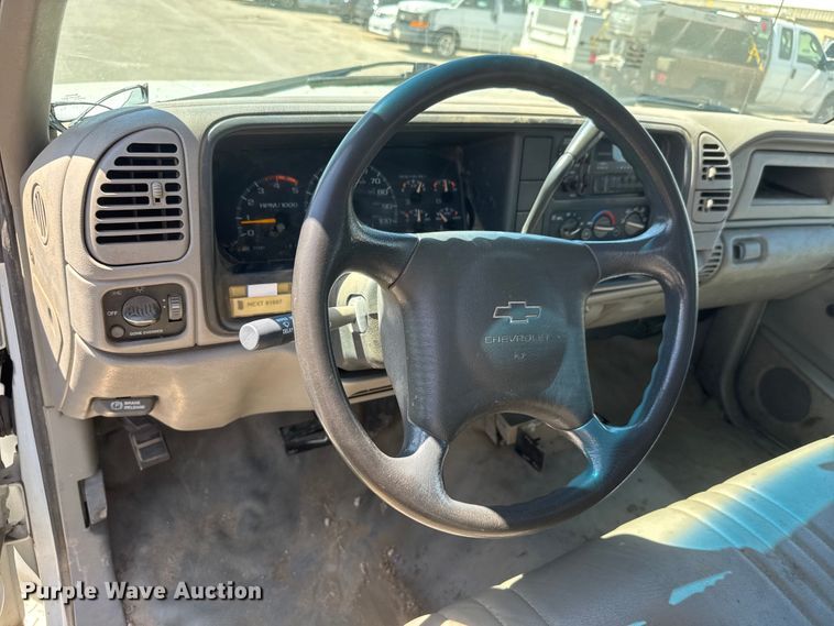 image for item ET1977 1997 Chevrolet C3500 flatbed pickup truck