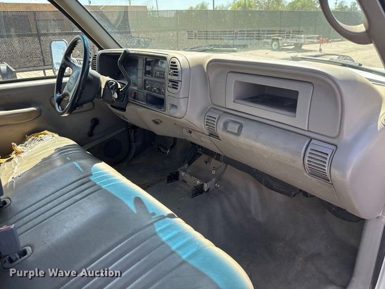 image for item ET1977 1997 Chevrolet C3500 flatbed pickup truck