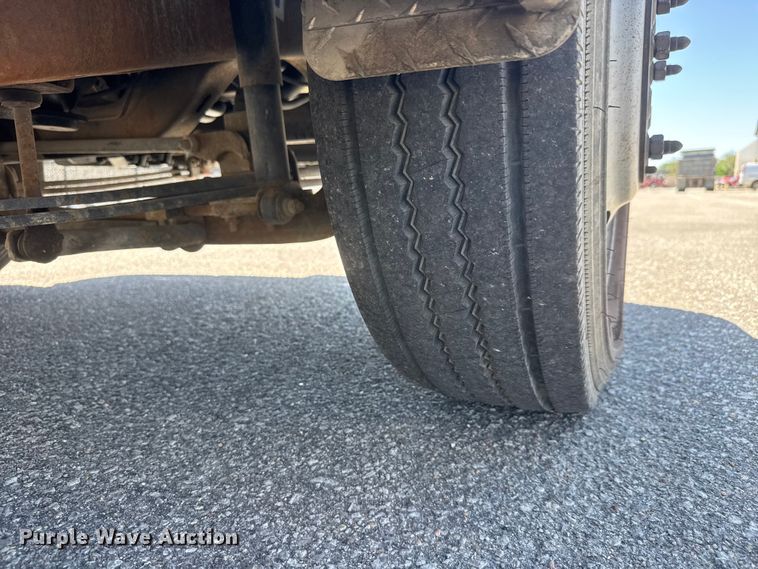 image for item ET1977 1997 Chevrolet C3500 flatbed pickup truck