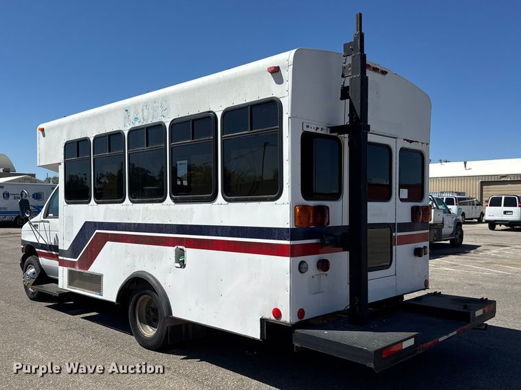 image for item ET1978 1998 Ford E350 mobile command center