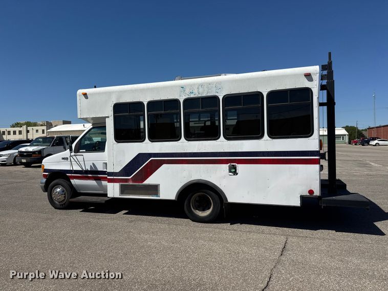 image for item ET1978 1998 Ford E350 mobile command center