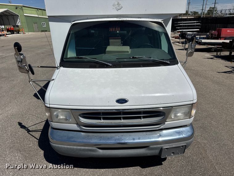image for item ET1978 1998 Ford E350 mobile command center
