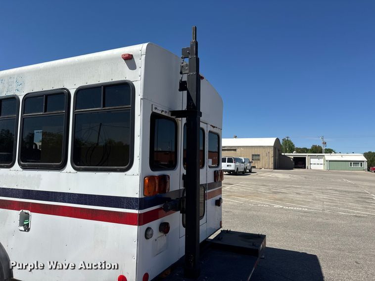 image for item ET1978 1998 Ford E350 mobile command center