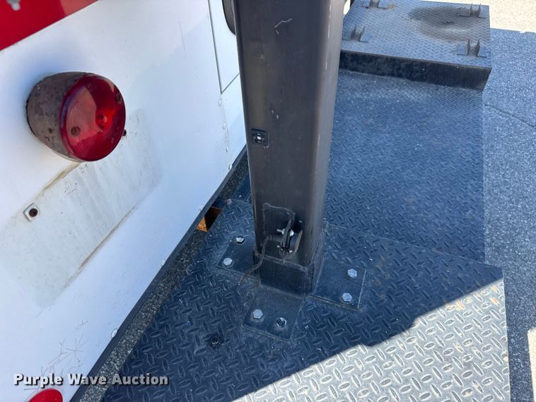 image for item ET1978 1998 Ford E350 mobile command center