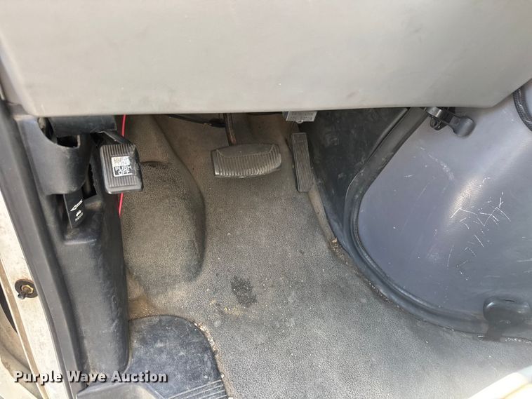 image for item ET1978 1998 Ford E350 mobile command center