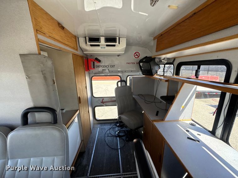 image for item ET1978 1998 Ford E350 mobile command center