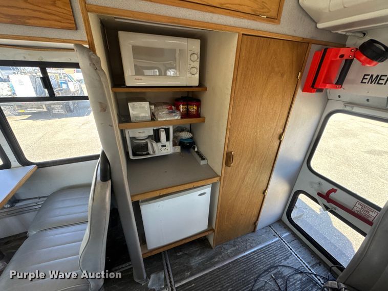 image for item ET1978 1998 Ford E350 mobile command center