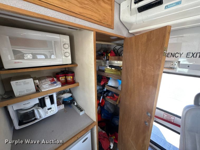 image for item ET1978 1998 Ford E350 mobile command center