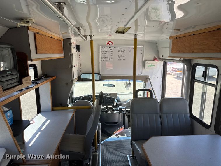 image for item ET1978 1998 Ford E350 mobile command center