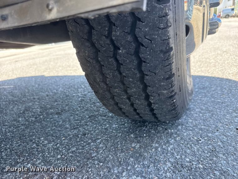 image for item ET1978 1998 Ford E350 mobile command center
