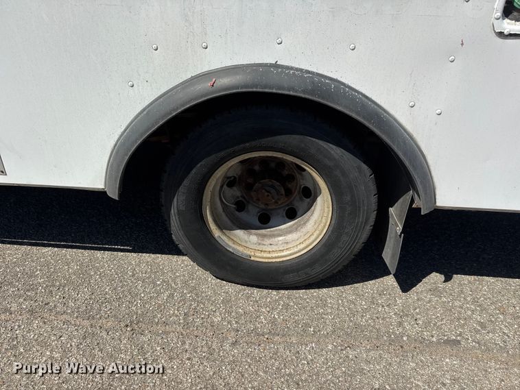 image for item ET1978 1998 Ford E350 mobile command center