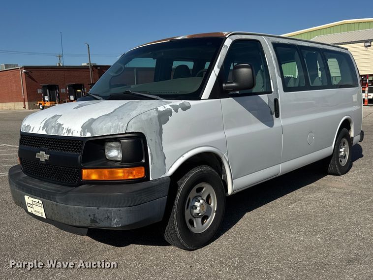 image for item ET1979 2004 Chevrolet Express 1500 van