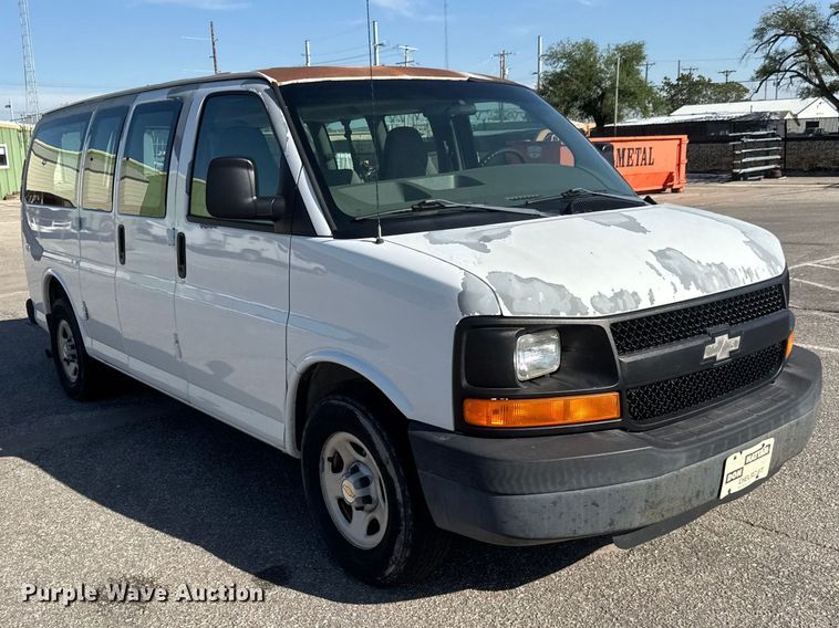 image for item ET1979 2004 Chevrolet Express 1500 van