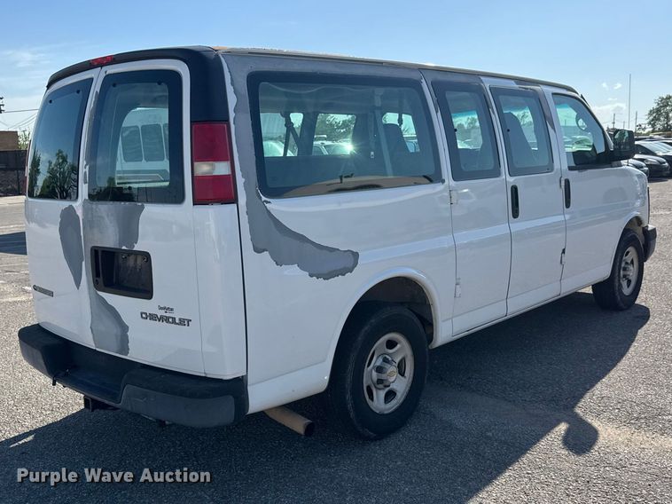image for item ET1979 2004 Chevrolet Express 1500 van